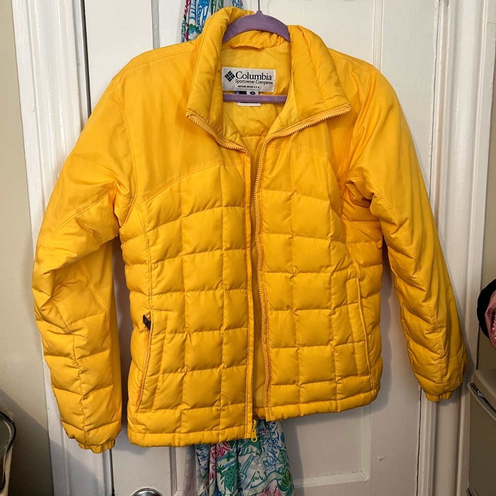Bright yellow Columbia puffer jacket! Size medium. EUC
